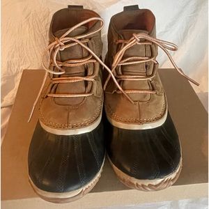 Sorel out and about boots. Size 10. Some slight denim staining around ankle